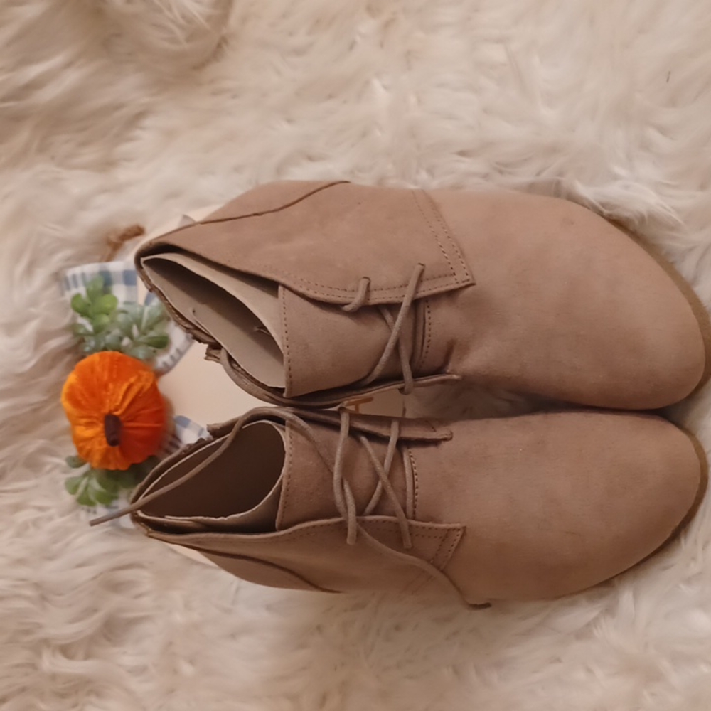 📁💼PRICE DROP TODAY 🌿🌻🌿👢NWT CUTE BOOTIES - Picture 2 of 7